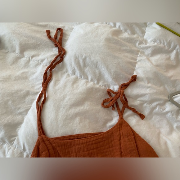 Adjustable strap tank top - Picture 3 of 5